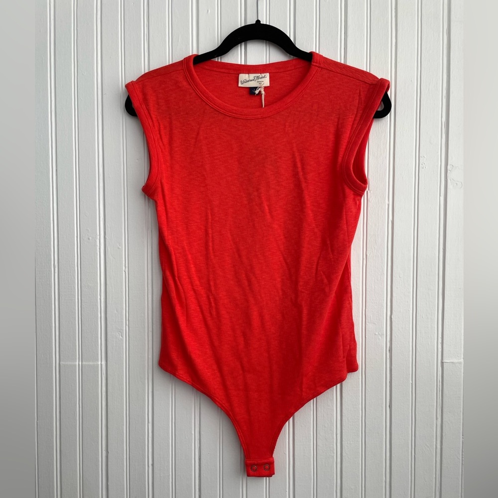 NWT Women’s Universal Thread Slim Fit Cap Sleeve Bodysuit Size L